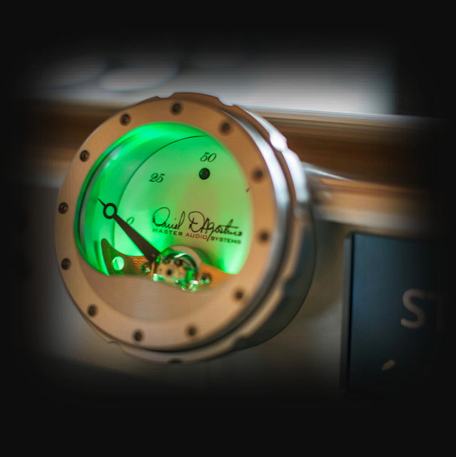 Dan D'agostino momentum amplifier meter closeup