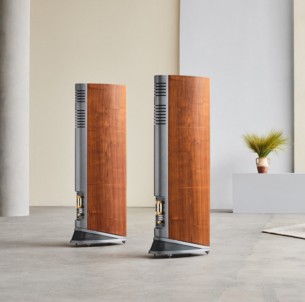 Audiovector R6 Arreté Floorstanding Speakers